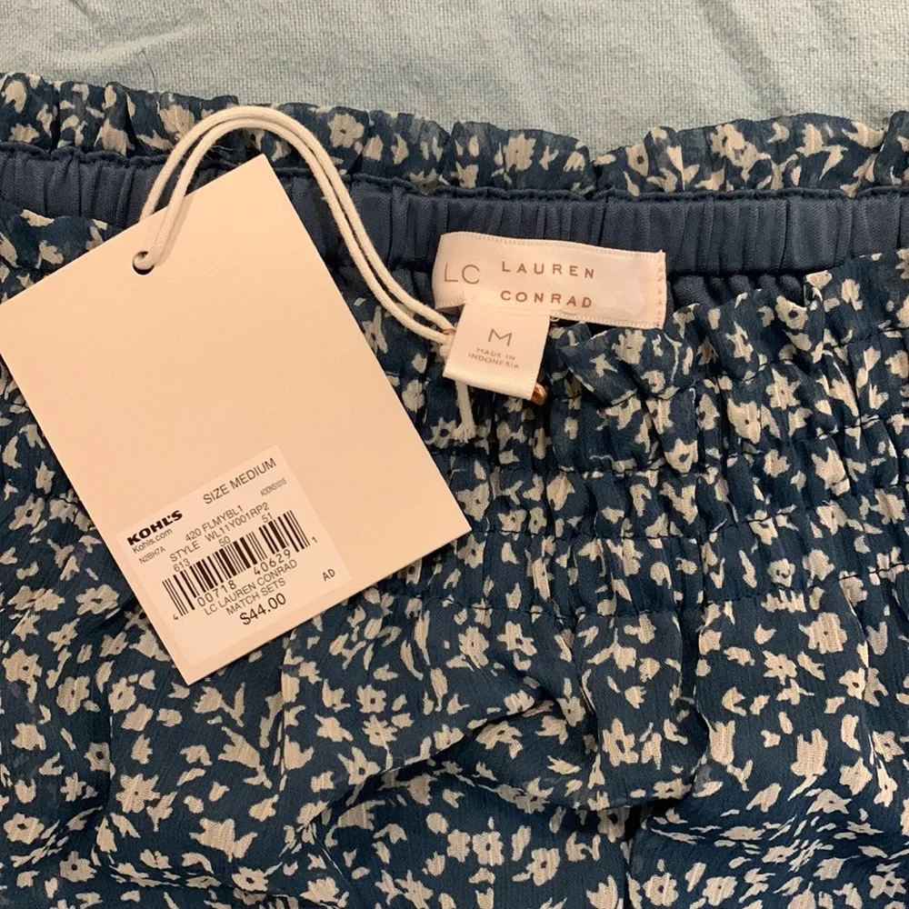 Fall/Spring mini skirt - Picture 3 of 3